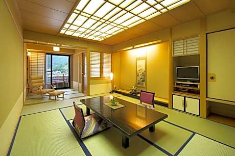 Japanese-Style Room with SHIGARAKI YAKI Open-Air Bath and Lake View