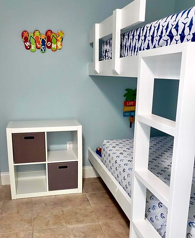 LAKETOWN 5 POOLs STEPS TO BEACH FAMILY FRIENDLY
