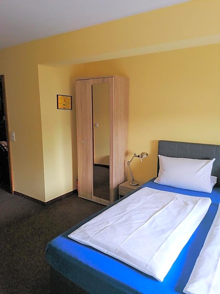 Pension Riverside in Leverkusen Hitdorf am Rhein - Zentral an der A1 und 59