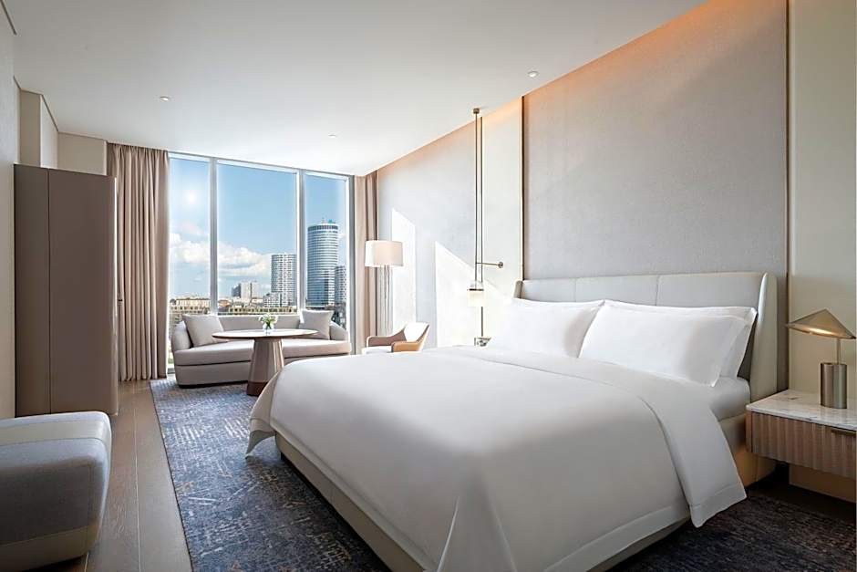 Photo 1 of 4 of Deluxe 1 King Bed, City View