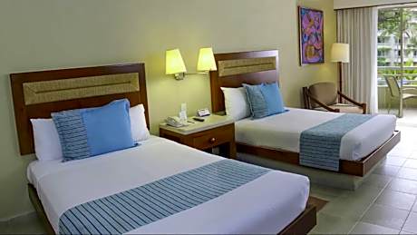 Superior Double Room with Ocean View (2 Adults + 2 Children)