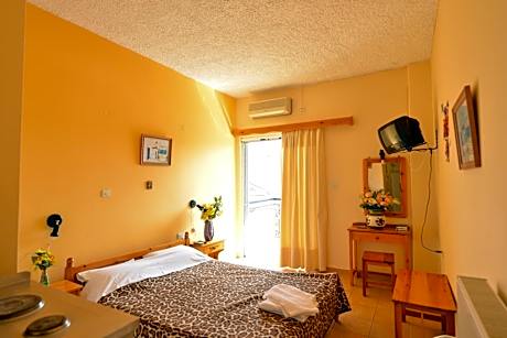 Family Suite (2 Adults + 2 Children)