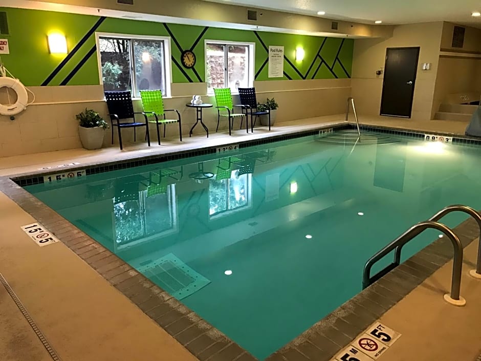 Holiday Inn Express Hotel & Suites St. Paul - Woodbury