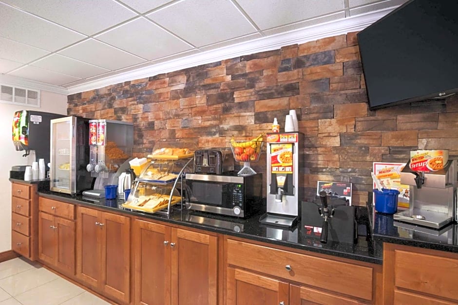Days Inn & Suites by Wyndham Commerce