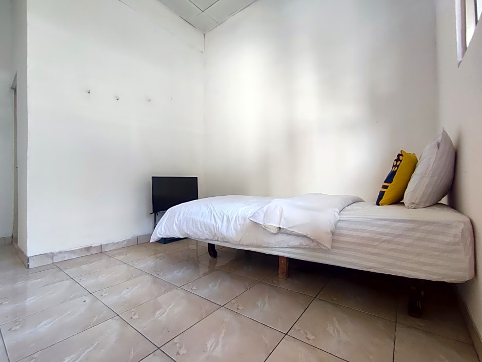 SPOT ON 93016 Griya Kamboja Cijantung 