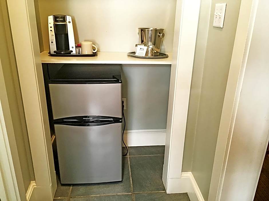 Morris House Hotel - Bed And Breakfast