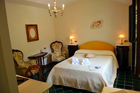 Studio with Spa Bath - Annex