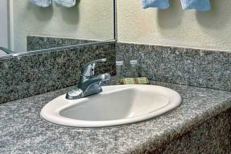 Queen Room with Roll-In Shower - Mobility Accessible/Non-Smoking