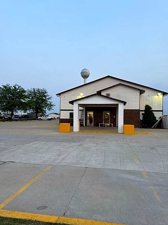 Super 8 by Wyndham Mendota I-39