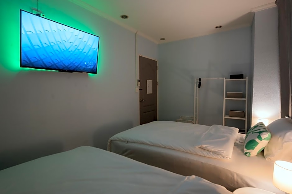 420 Hostel - Ekkamai Buds & Beds