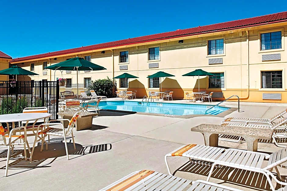 La Quinta Inn & Suites by Wyndham Champaign