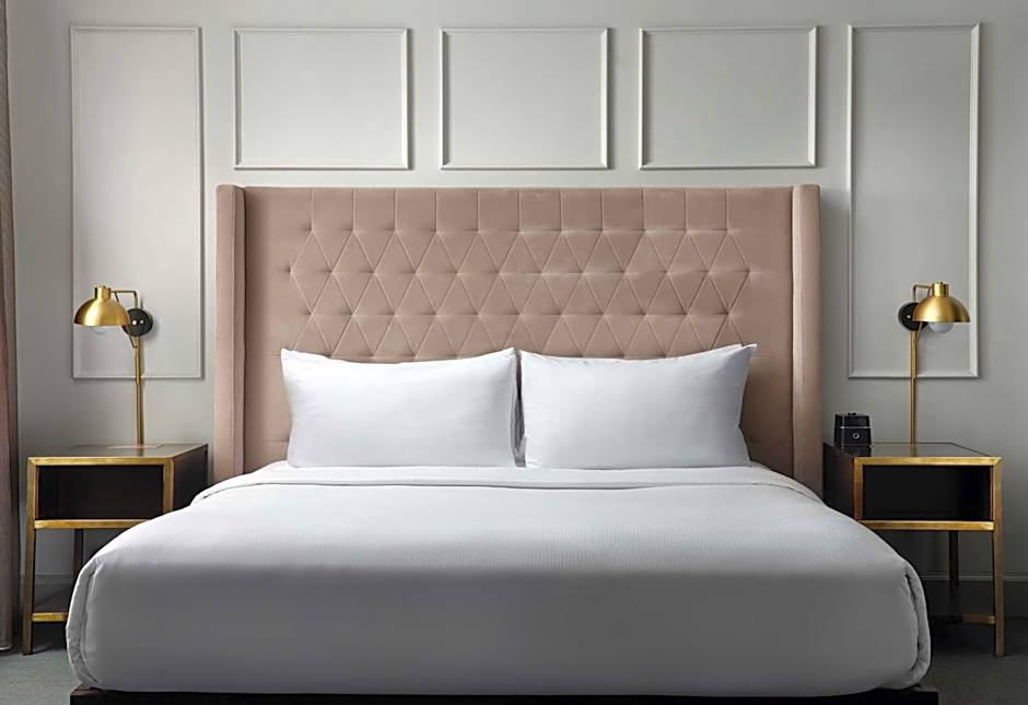 Hotel Phillips Kansas City Curio Collection by Hilton