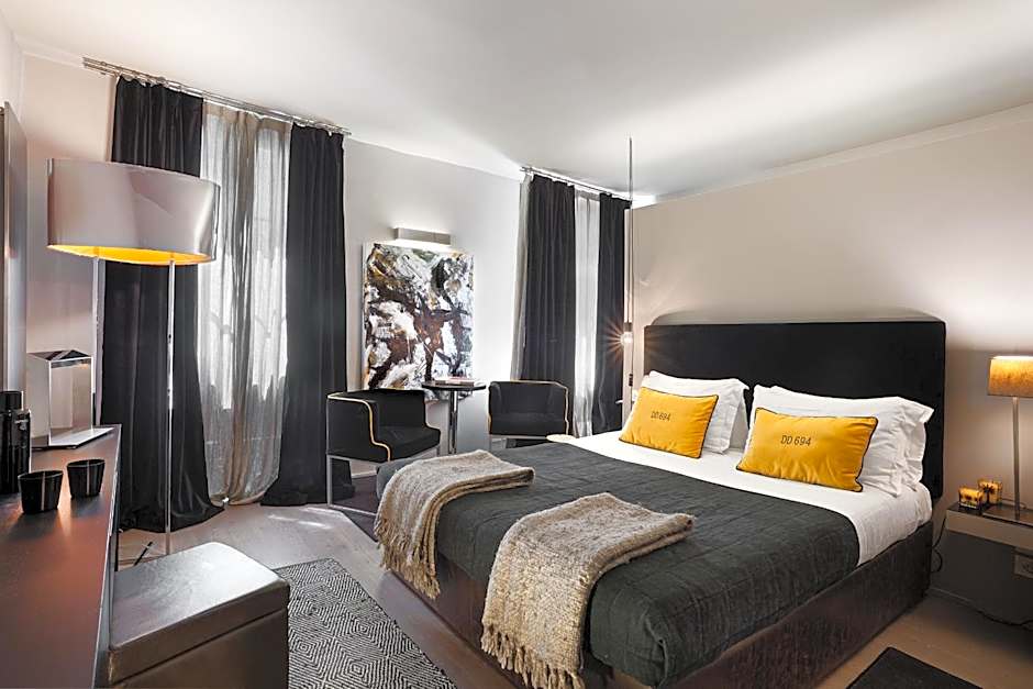 Charming House DD724