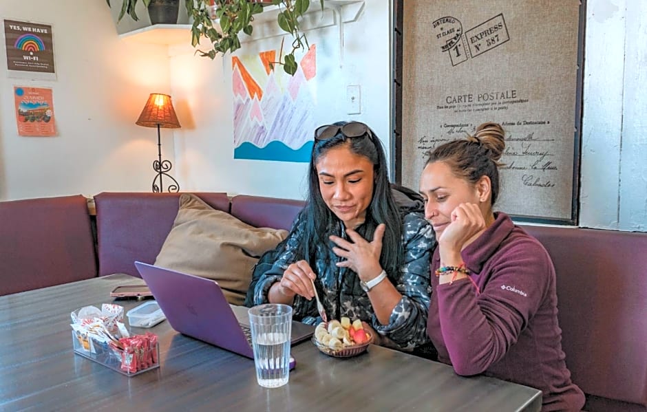 ITH Surf City Hostel Hermosa Beach