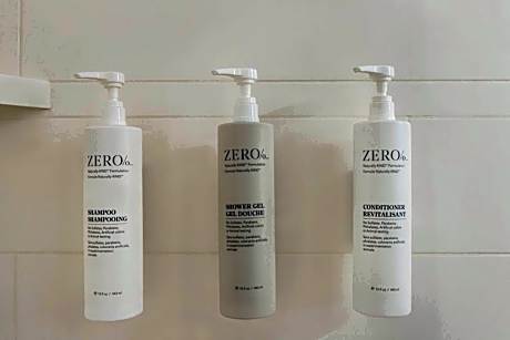 King Room with Accessible Tub - Mobility and Hearing Access/Non-Smoking