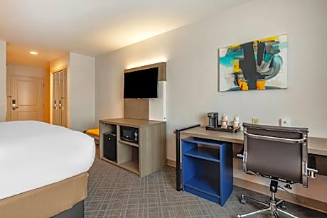 Queen Suite with Two Queen Beds - Accessible/Non-Smoking