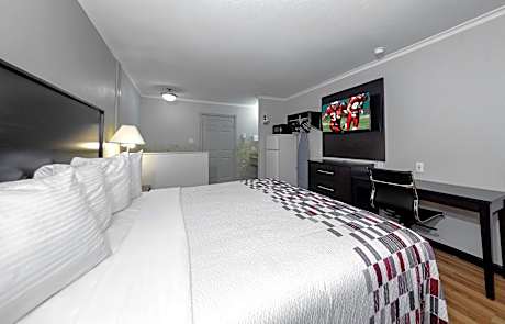 Suite King with Spa Bath Non-Smoking