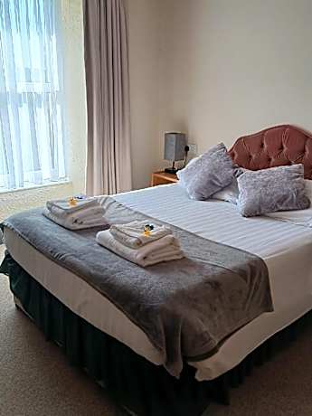Double room-Budget-Partial sea view-Private Bathroom