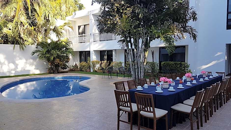 Hotel Holly