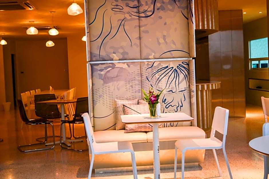 Comet Hotel Surat Thani