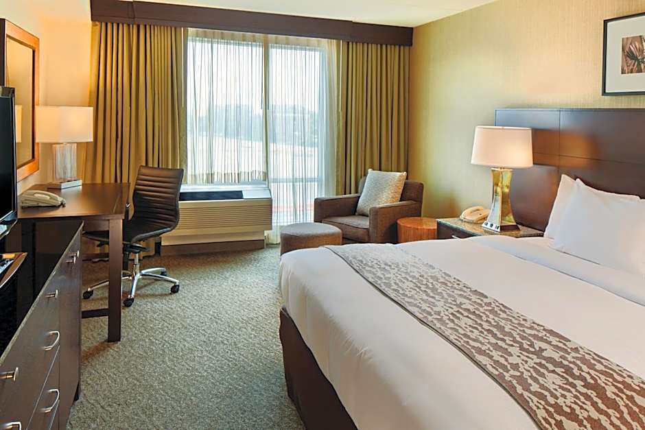 DoubleTree by Hilton Boston Bayside