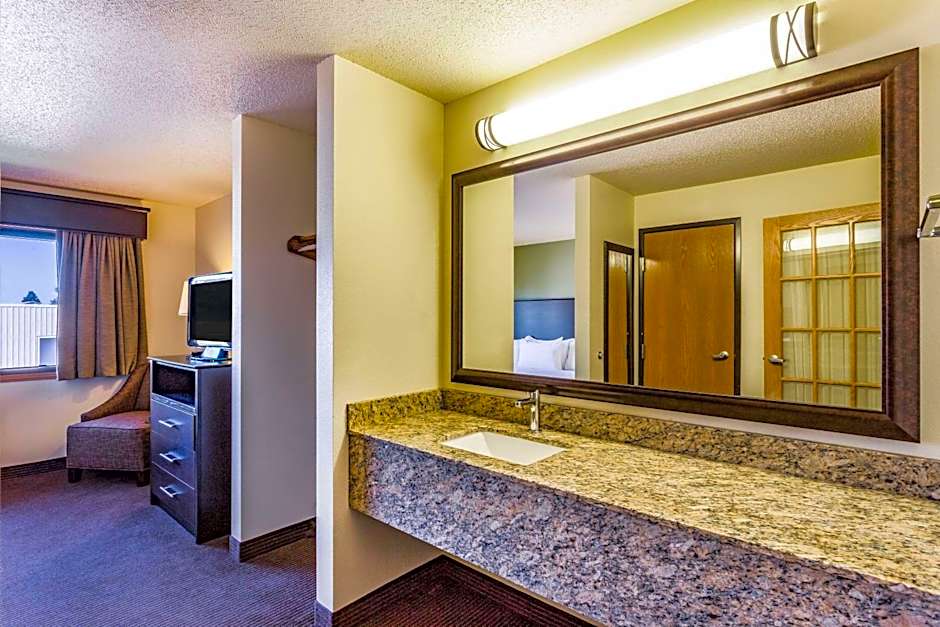 AmericInn by Wyndham Hampton