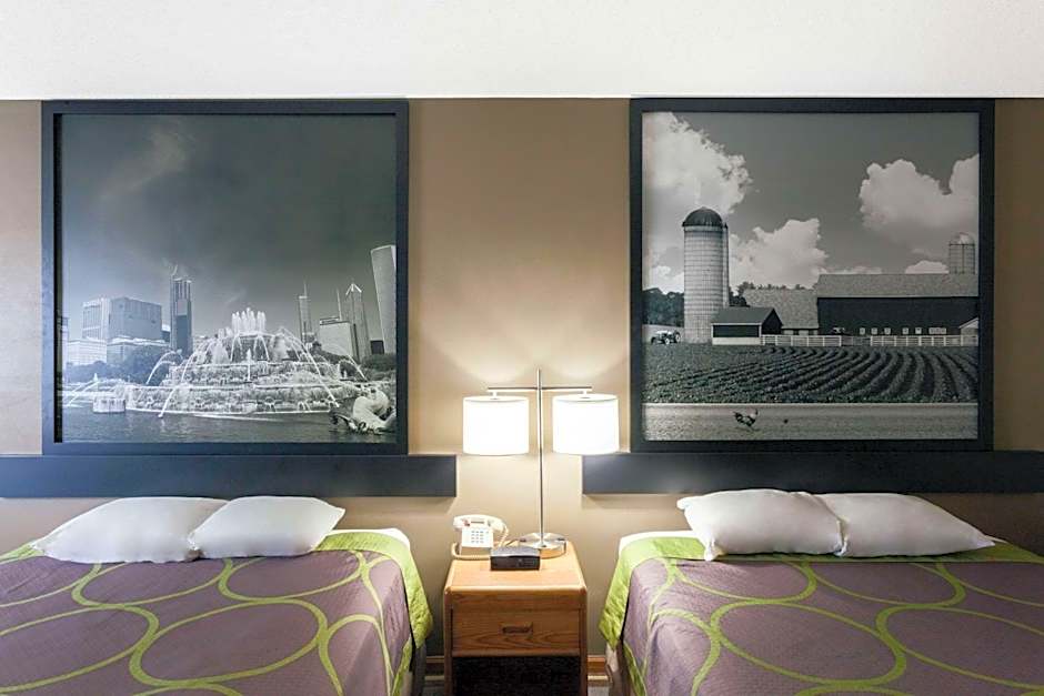 Super 8 by Wyndham Gilman