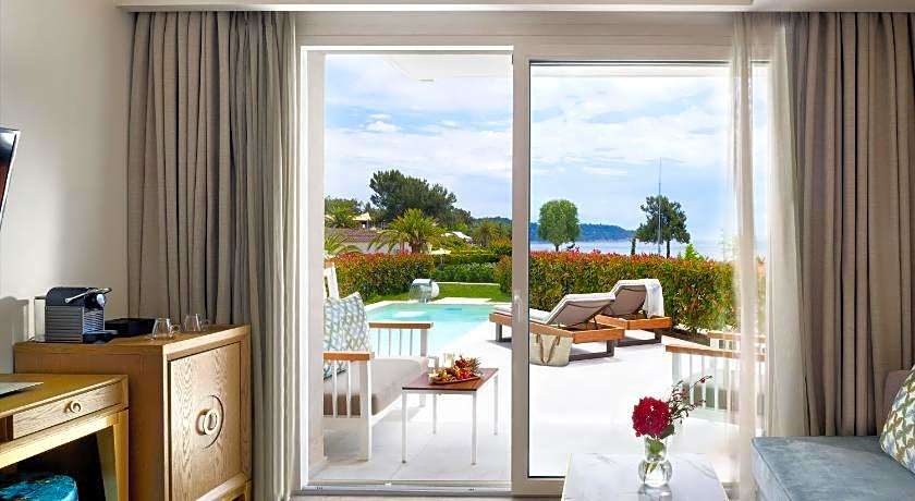 Alexandra Elegance Bridging Generations