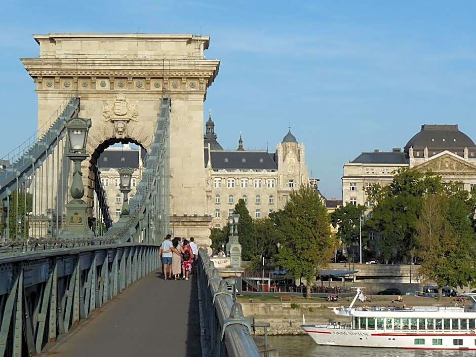 Trendy Deluxe Apartments