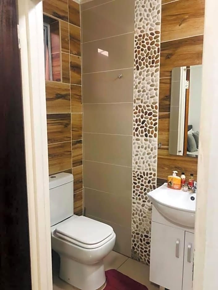 Selina Airport Lodge #Emzini