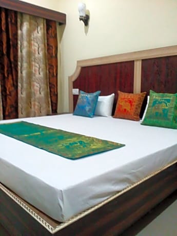 Deluxe Non- Air Conditioning Room