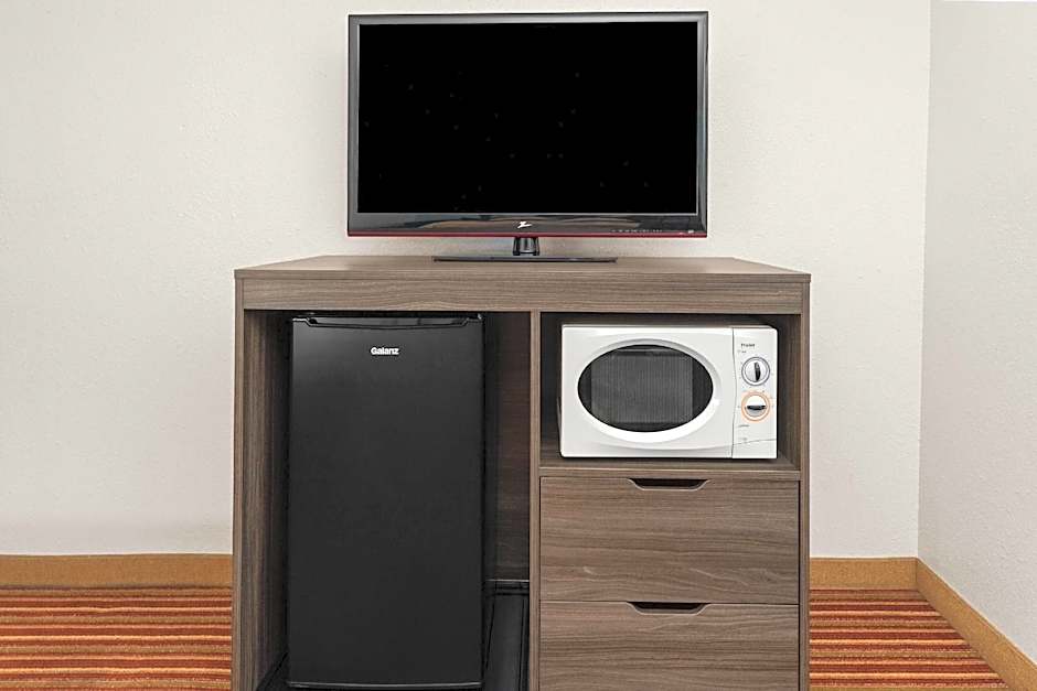 Super 8 by Wyndham Rock Port MO