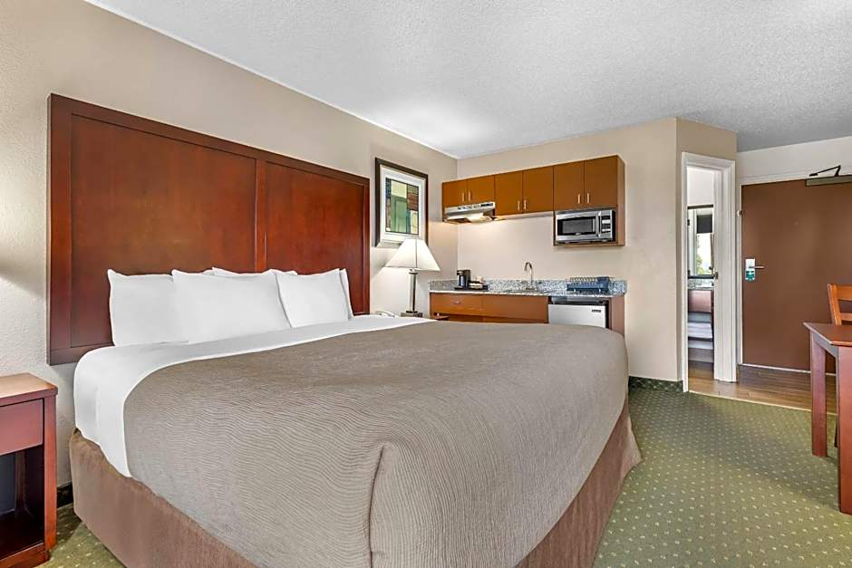 Quality Inn & Suites Clackamas - Portland