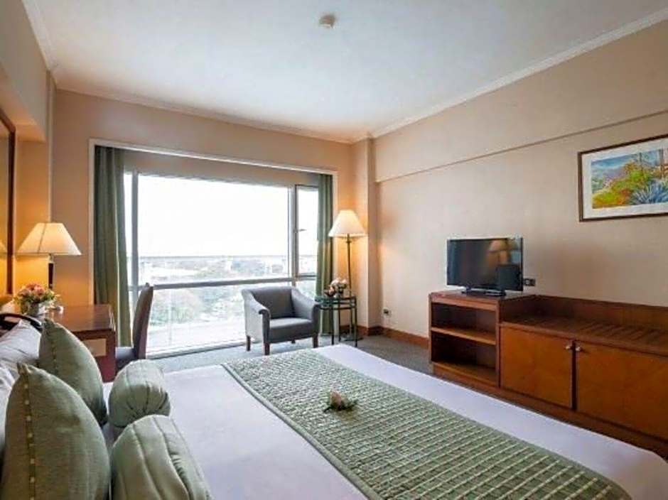 Bangkok Palace Hotel