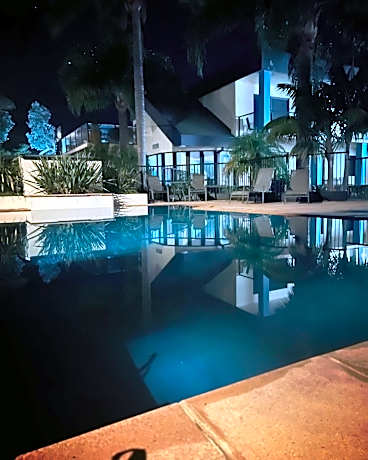 Nautilus Hamptons Style Luxury Beach Apartment Merimbula