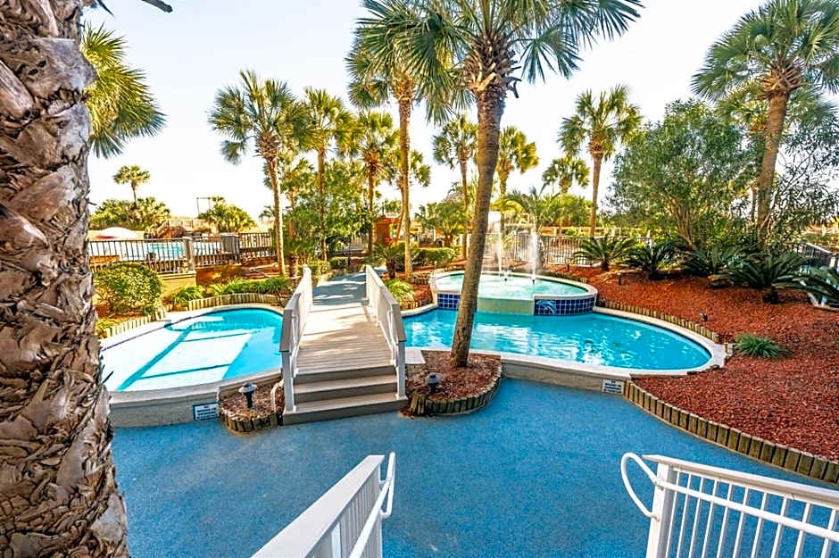 Oceanfront Views, Recently Renovated Kitchen,Pools