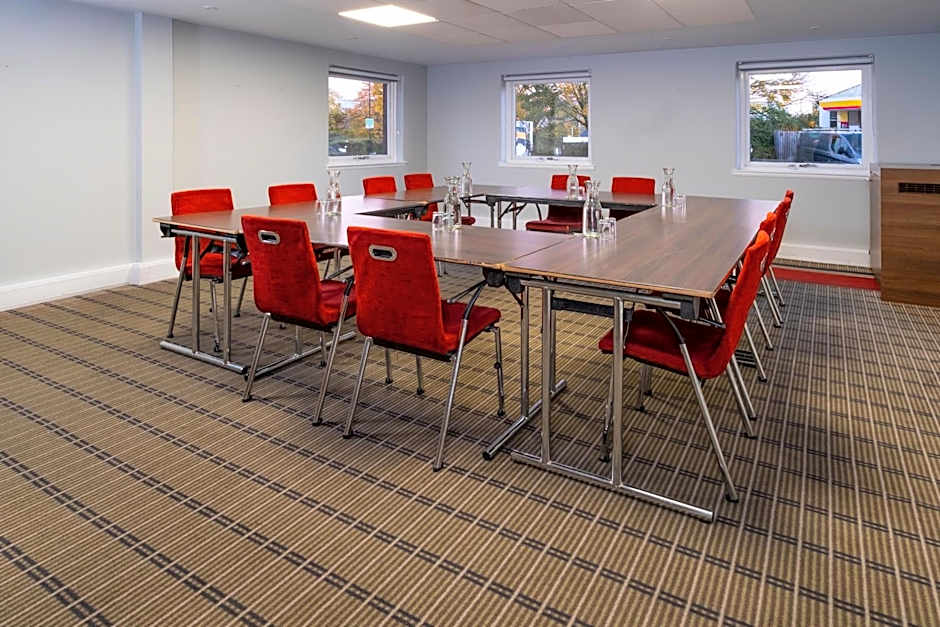 Holiday Inn Express Birmingham Oldbury By IHG