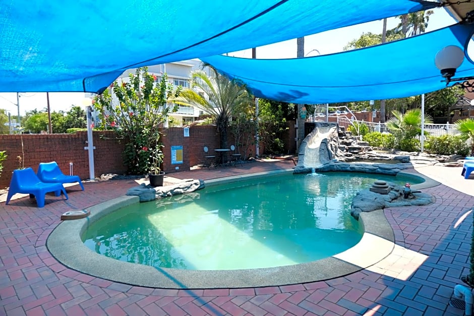 Sapphire Palms Motel