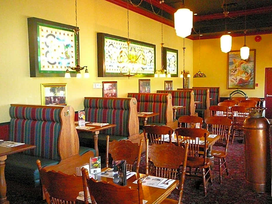 Coast Abbotsford Hotel & Suites