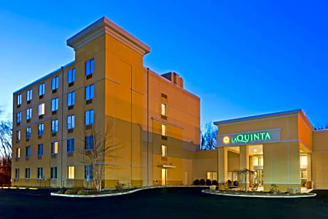 La Quinta Inn & Suites by Wyndham Danbury