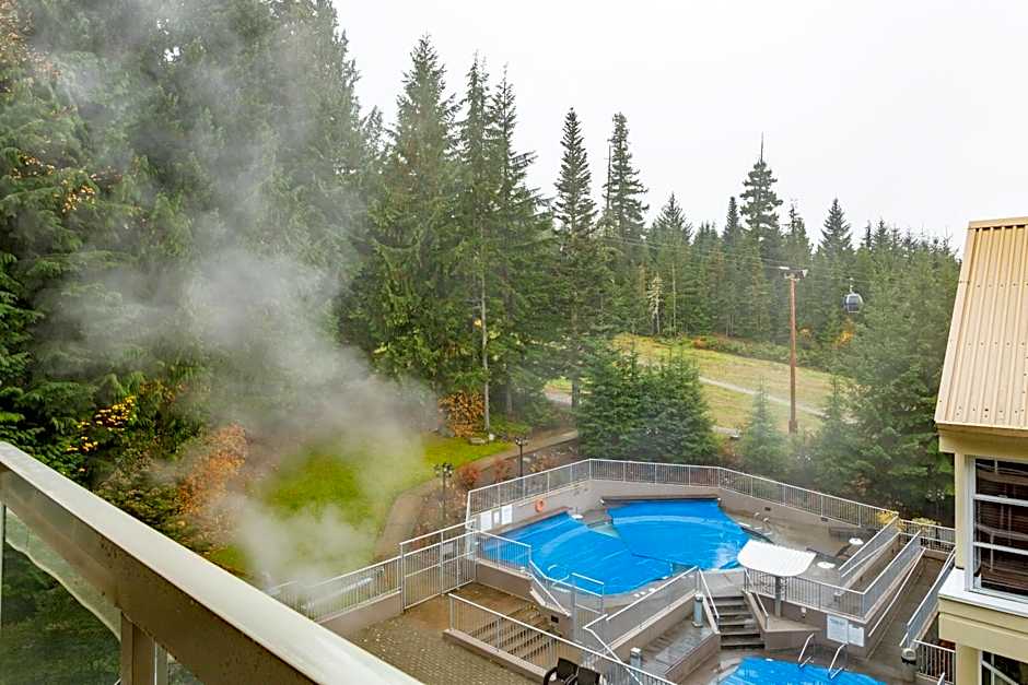 The Woodrun Lodge by Whiski Jack