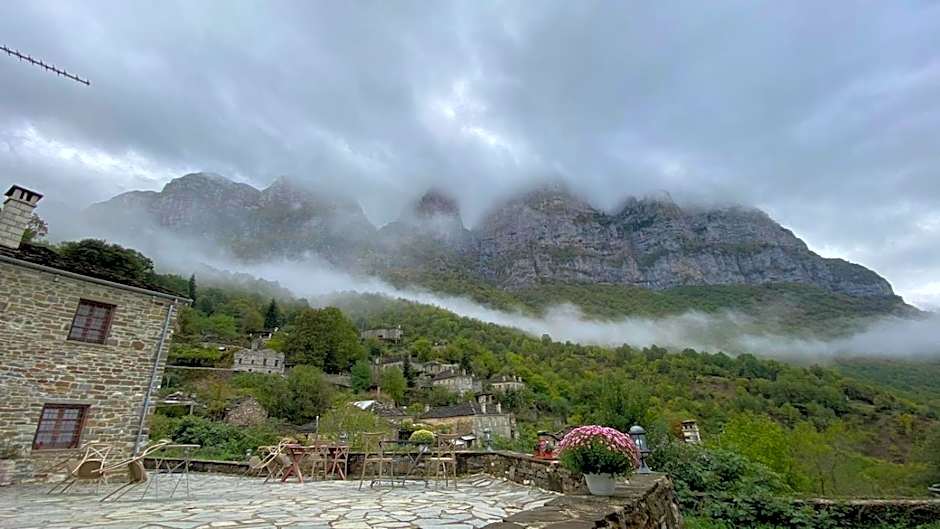 Ikojenia Traditional Lodge