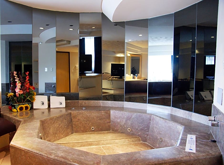 Porto Novo Hotel & Suites