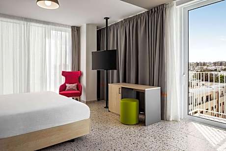 King Superior Room with City View