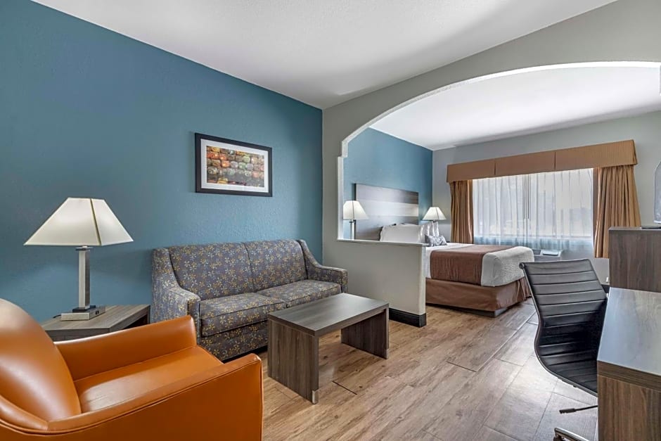 Best Western Plus Victoria Inn & Suites