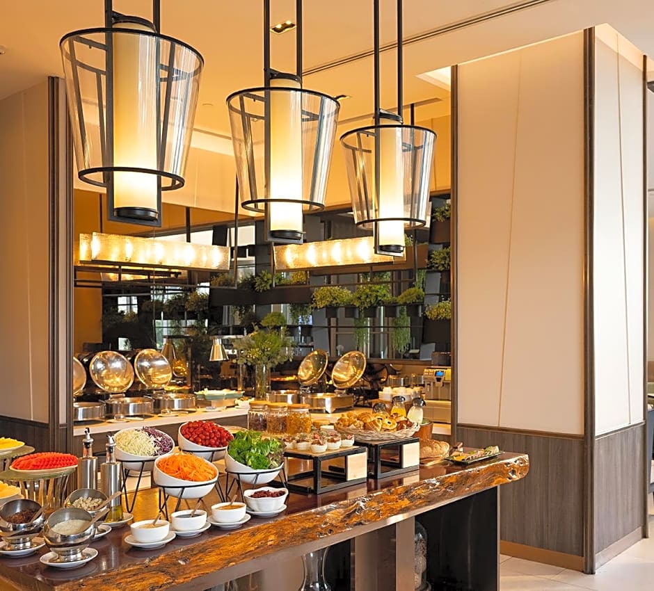 Bliston Suwan Parkview Hotel