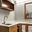 HomeTowne Studios by Red Roof Greenville
