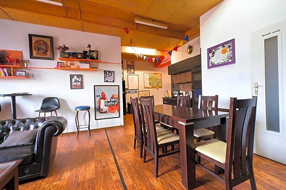 3 Bros' Hostel Cieszyn