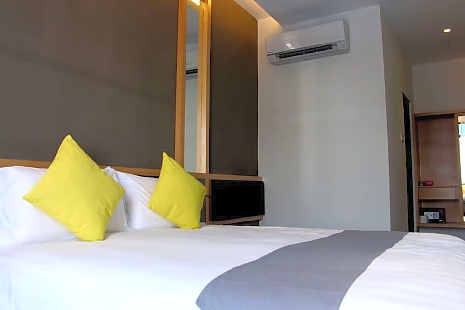 B Street Hotel
