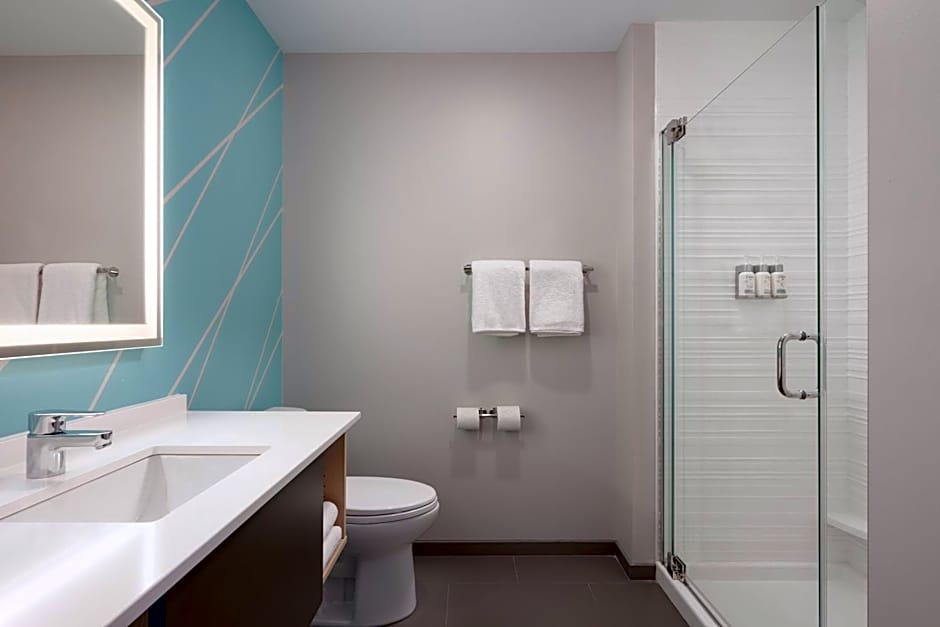 avid hotel Oak Creek By IHG